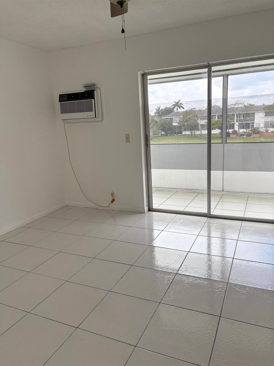 113 Berkshire E, West Palm Beach, FL 33417 photo 5
