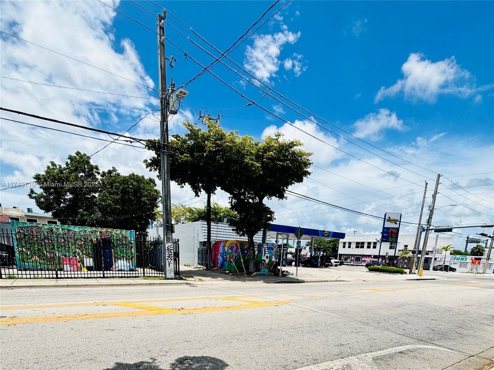 203 NW 35th St, Miami, FL 33127 photo 3
