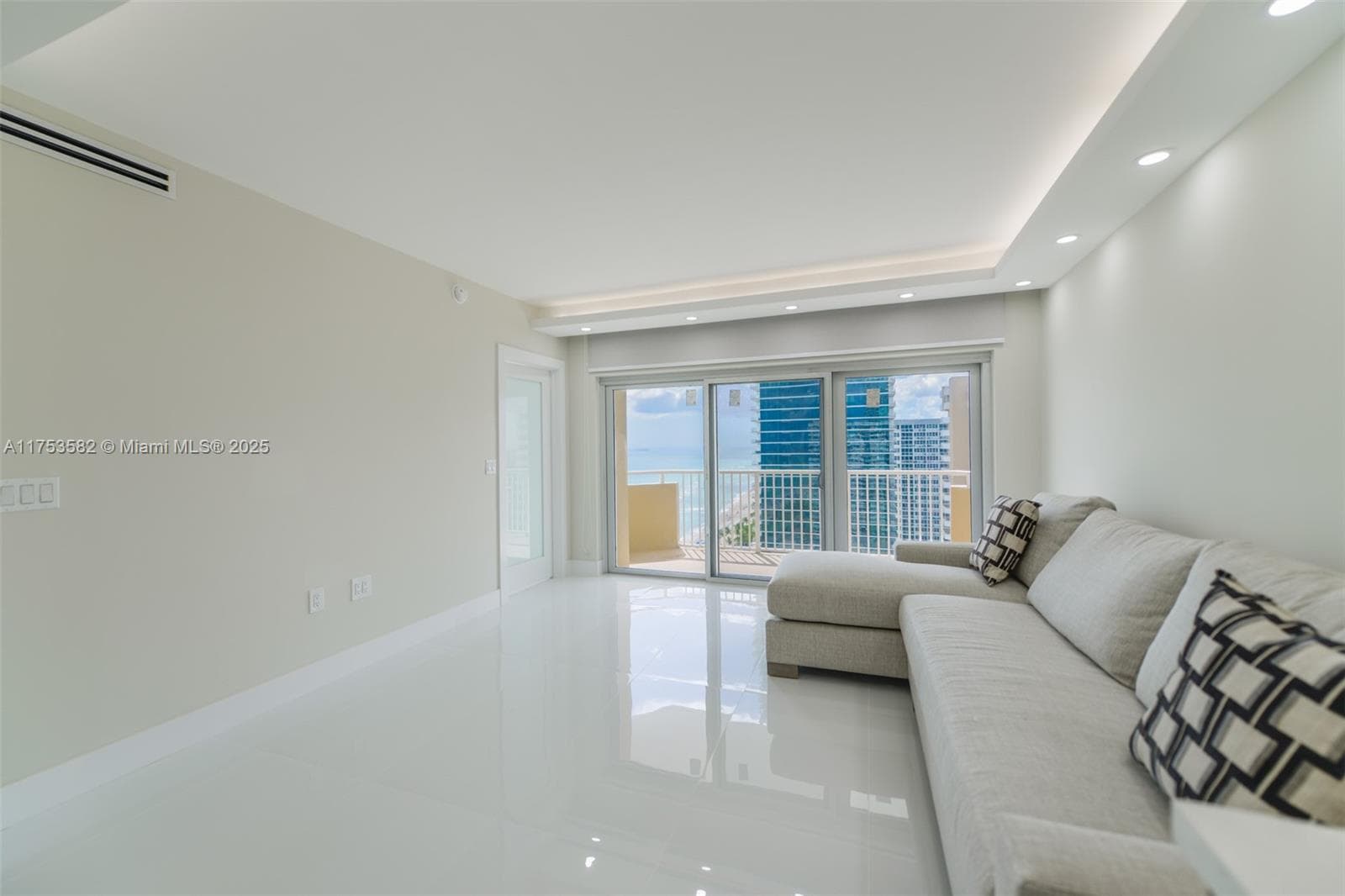 1950 S Ocean Dr # 20L, Hallandale Beach, FL 33009 photo 4