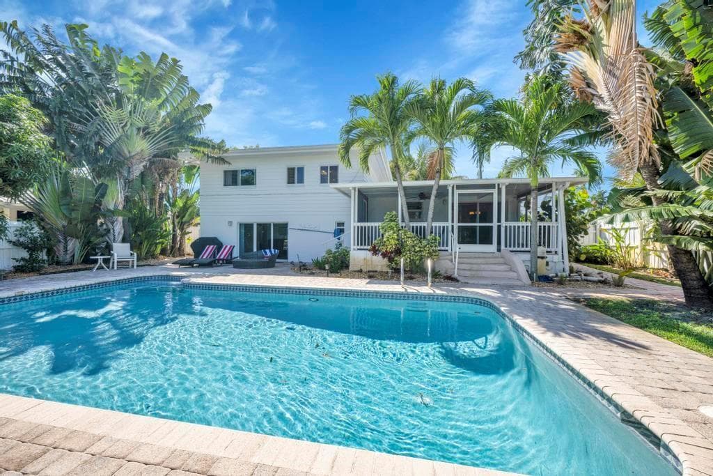 1771 NE 35th Street, Oakland Park, FL 33334 photo 2
