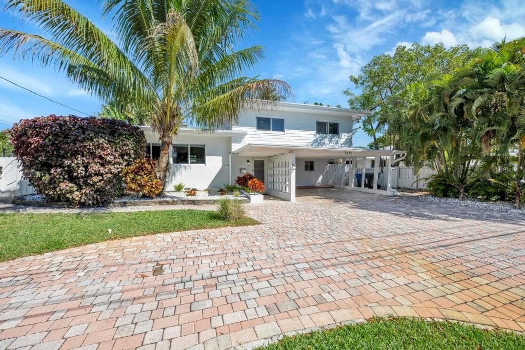 1771 NE 35th Street, Oakland Park, FL 33334 photo 3