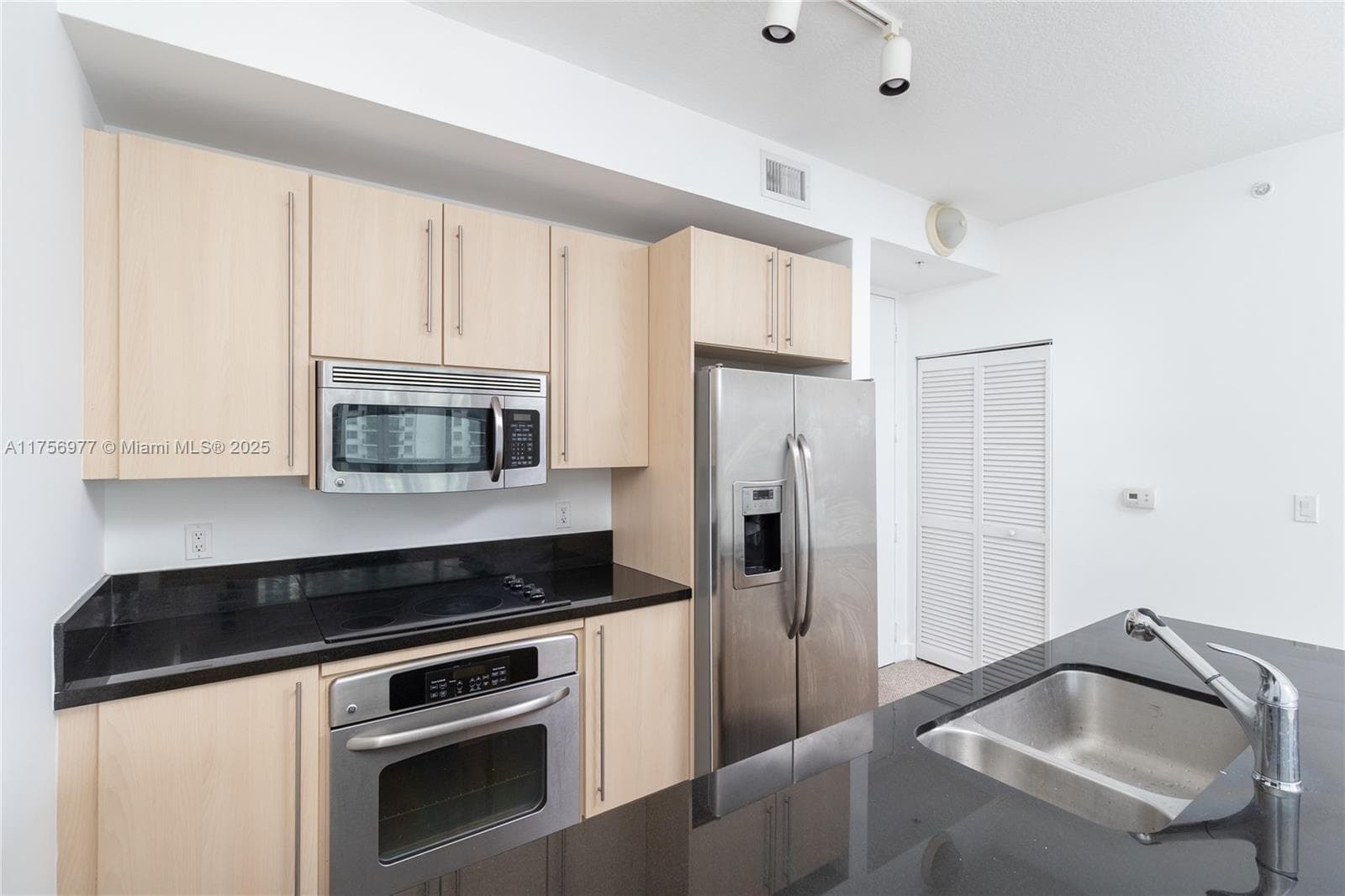 1111 SW 1st Ave # 2423-N, Miami, FL 33130 photo 4