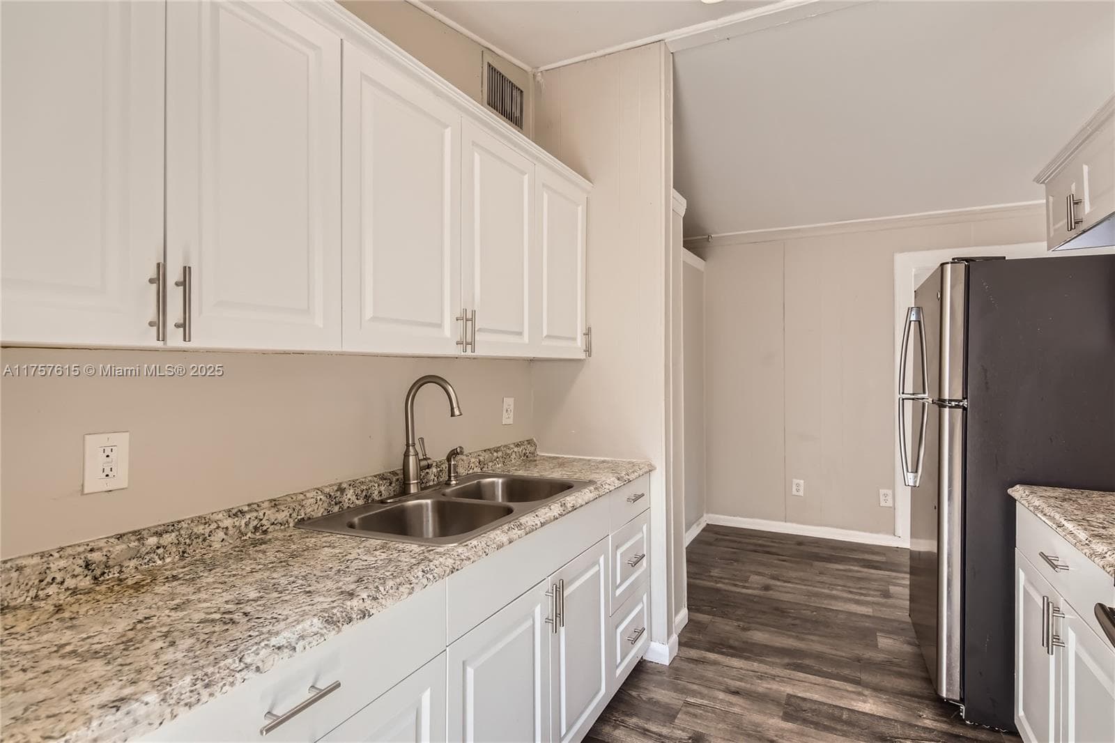 1753 NE 178th St, North Miami Beach, FL 33162 photo 4