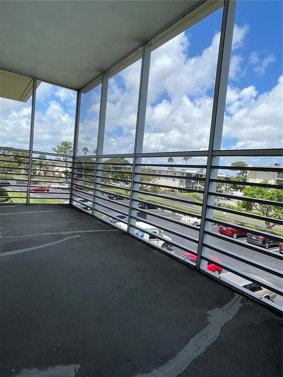 2562 N Garden Dr N # 301, Lake Worth, FL 33461 photo 2