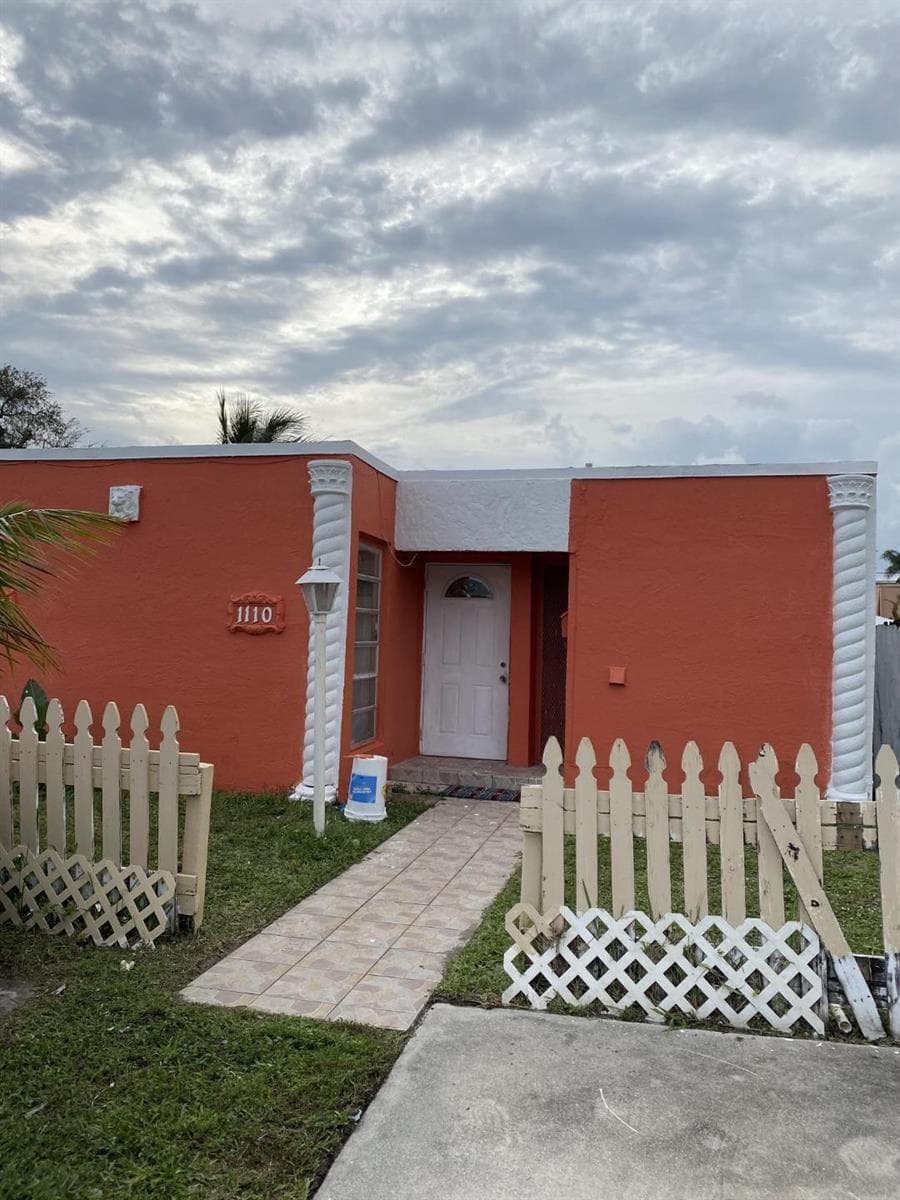 1110 S 29th Avenue, Hollywood, FL 33020 photo 2