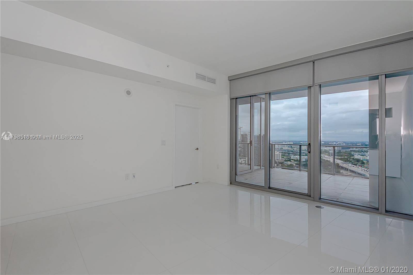 851 NE 1st Ave # 2600, Miami, FL 33132 photo 4
