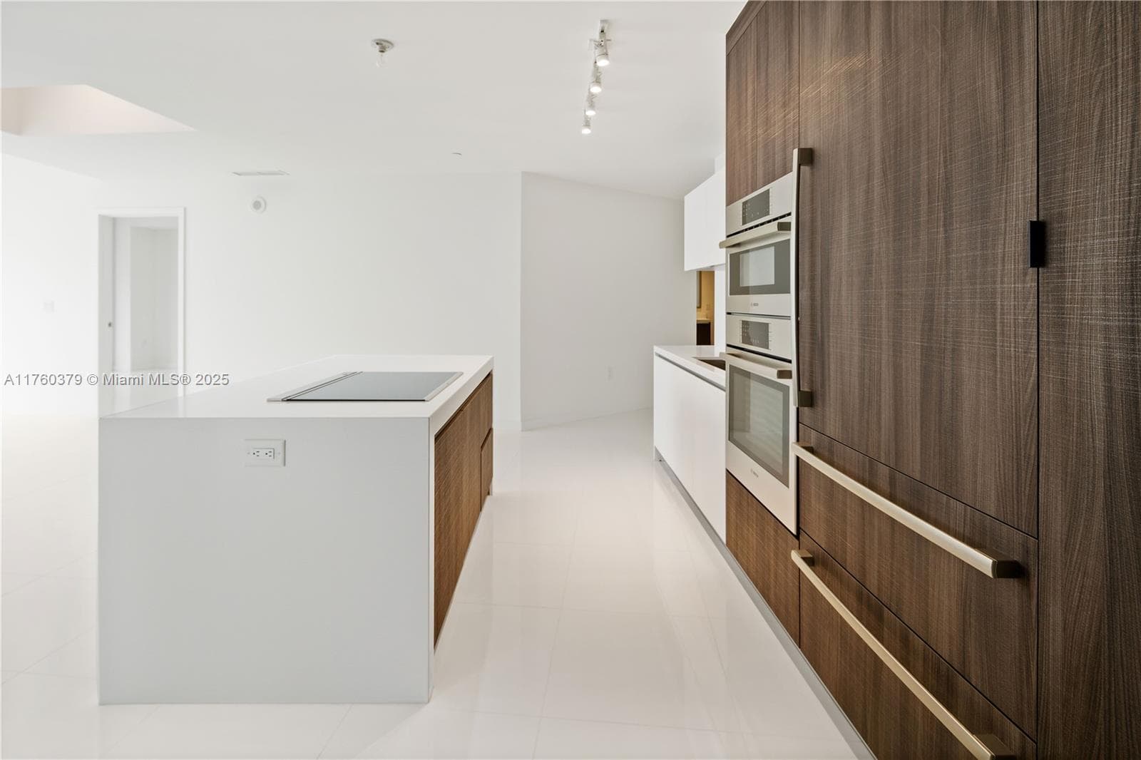851 NE 1st Ave # 4203, Miami, FL 33132 photo 4