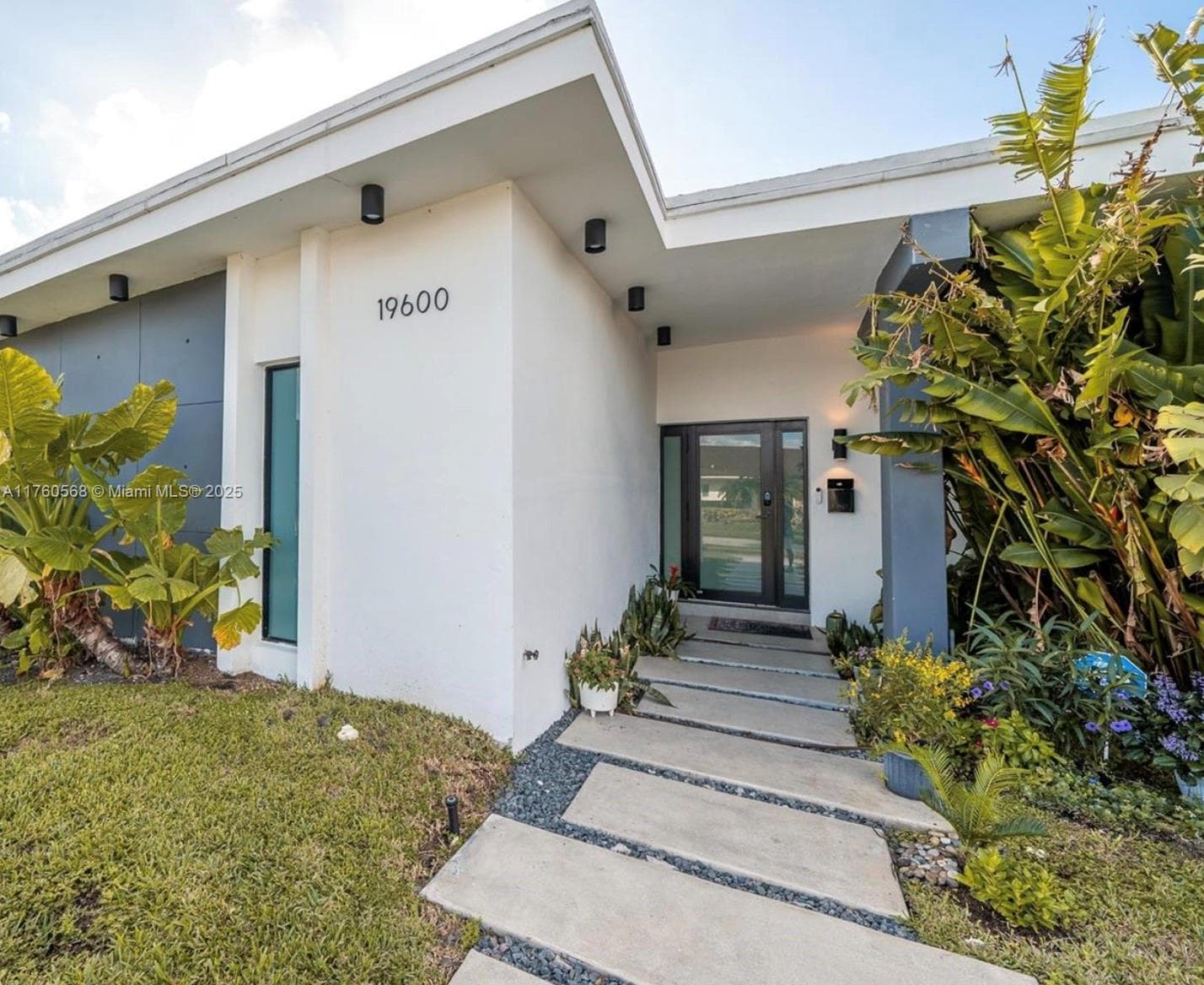 19600 NE 19th Ave, Miami, FL 33179 photo 3