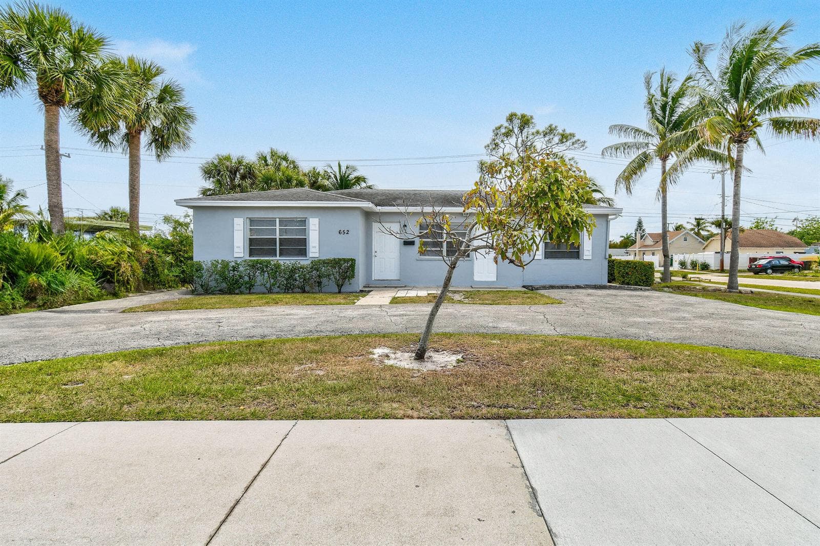 652 Bayberry Drive, Lake Park, FL 33403 photo 2