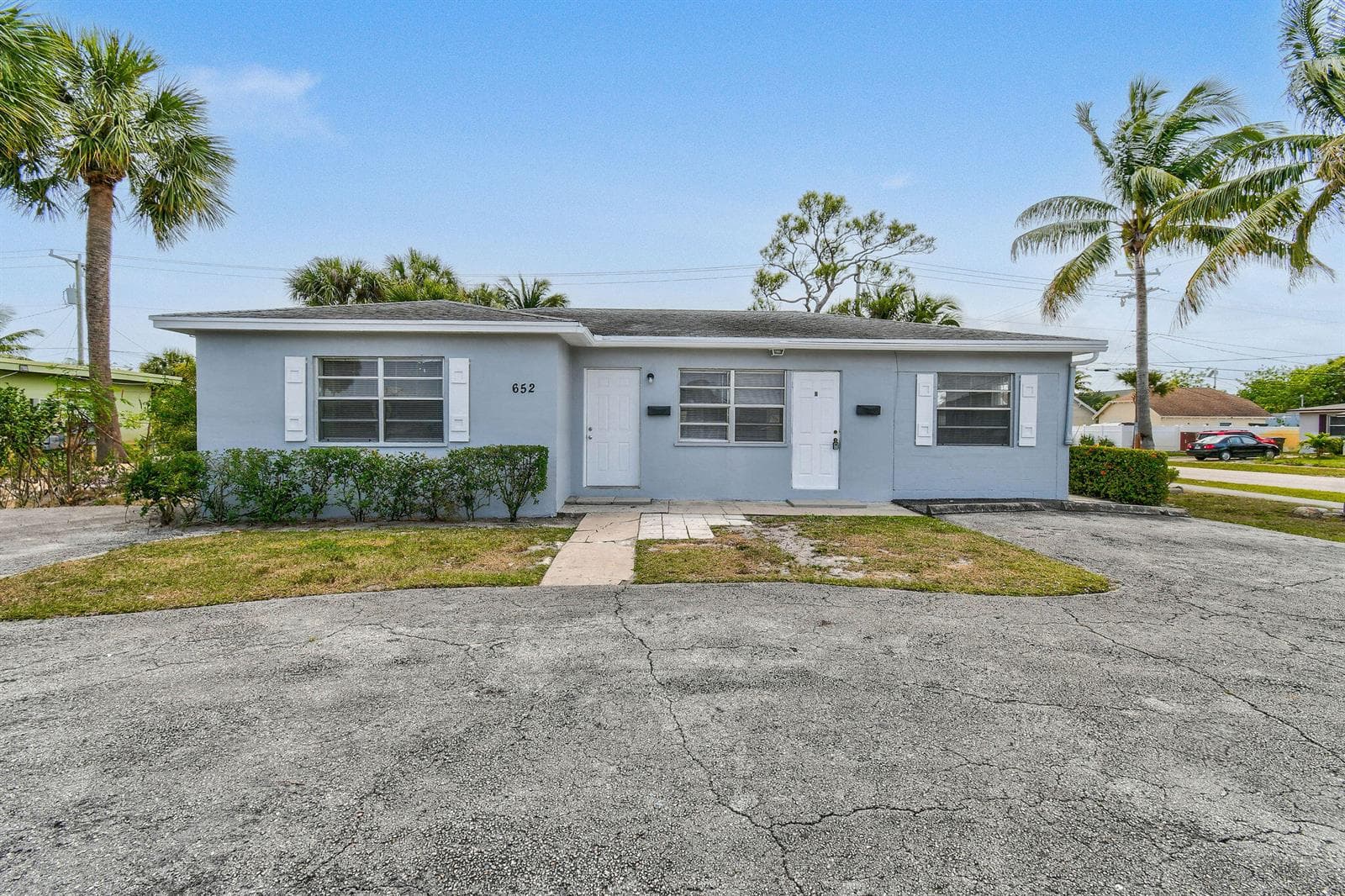 652 Bayberry Drive, Lake Park, FL 33403 photo 4