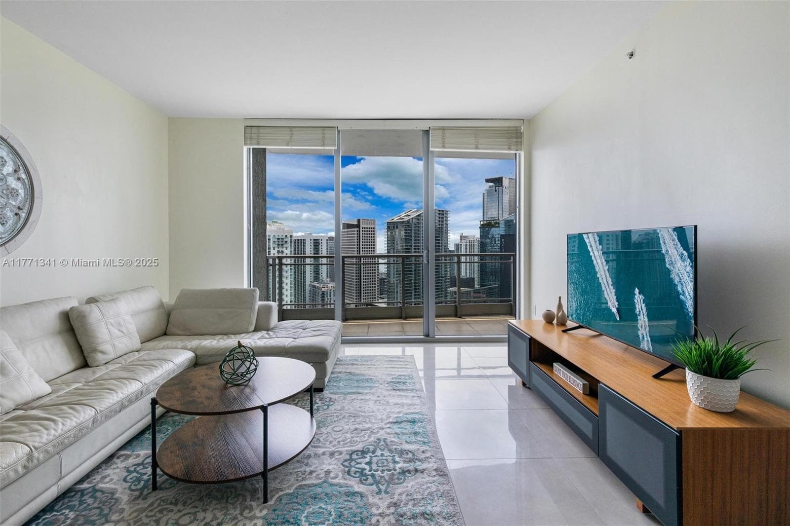90 SW 3rd St # 4103, Miami, FL 33130 photo 4