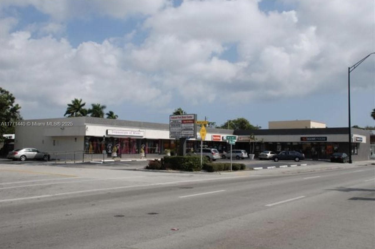 515 W Oakland Park Blvd, Oakland Park, FL 33311