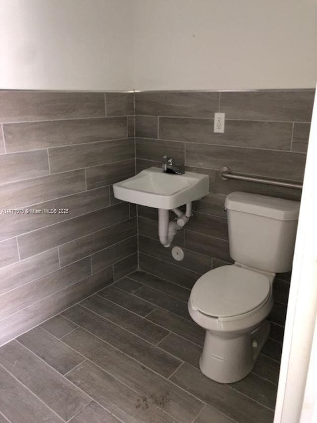 2201 NW 27th Ave # 2201, Miami, FL 33142 photo 3