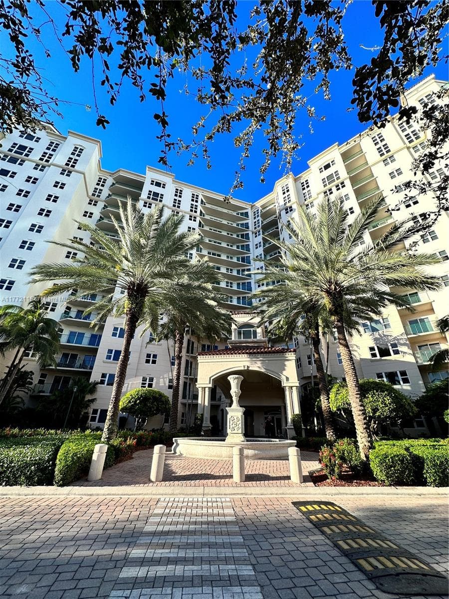 19900 E Country Club Dr # 1012, Aventura, FL 33180