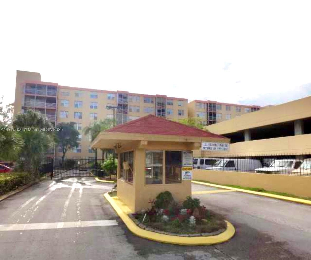 17890 W Dixie Highway # 714, North Miami Beach, FL 33160