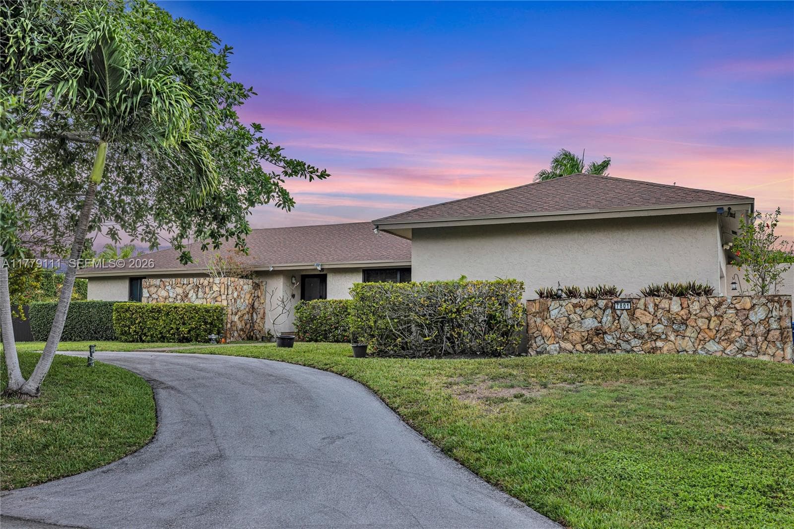 7801 SW 170th St, Palmetto Bay, FL 33157 photo 3