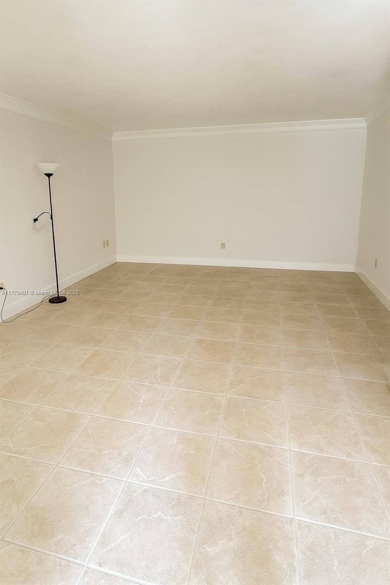 800 NE 199th St # 105D, Miami, FL 33179 photo 3