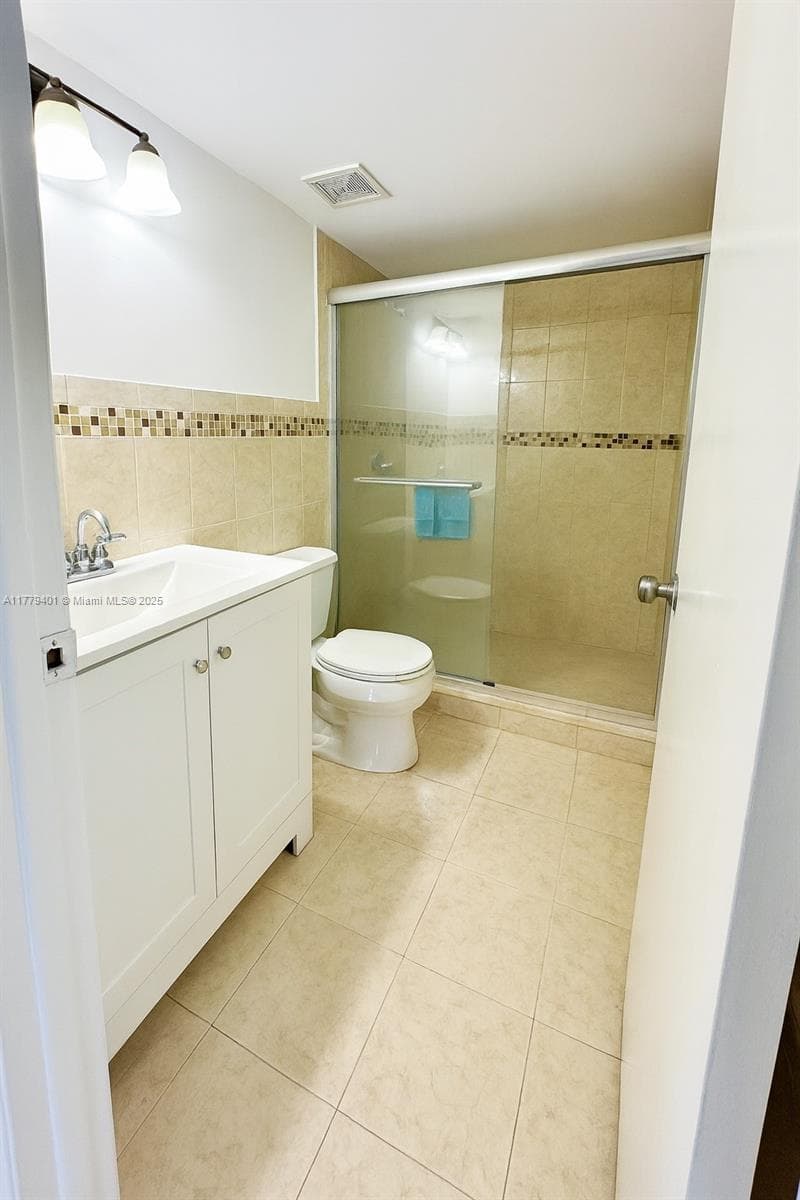 800 NE 199th St # 105D, Miami, FL 33179 photo 5