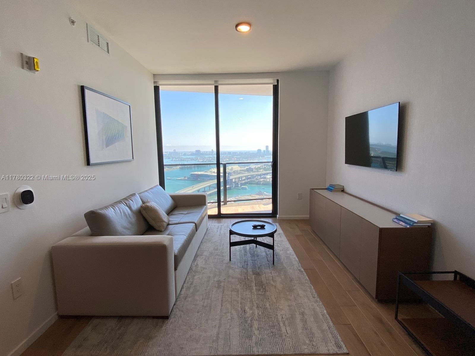 398 NE 5th St # 2910, Miami, FL 33132 photo 2