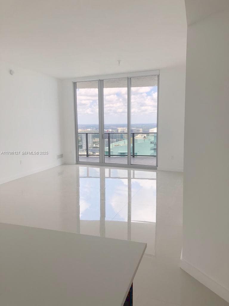 488 NE 18th St # 4905, Miami, FL 33132 photo 2