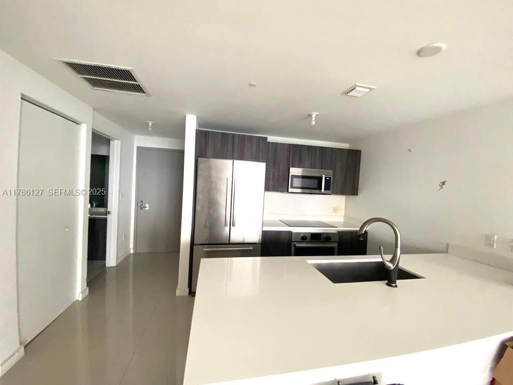 488 NE 18th St # 4905, Miami, FL 33132 photo 3