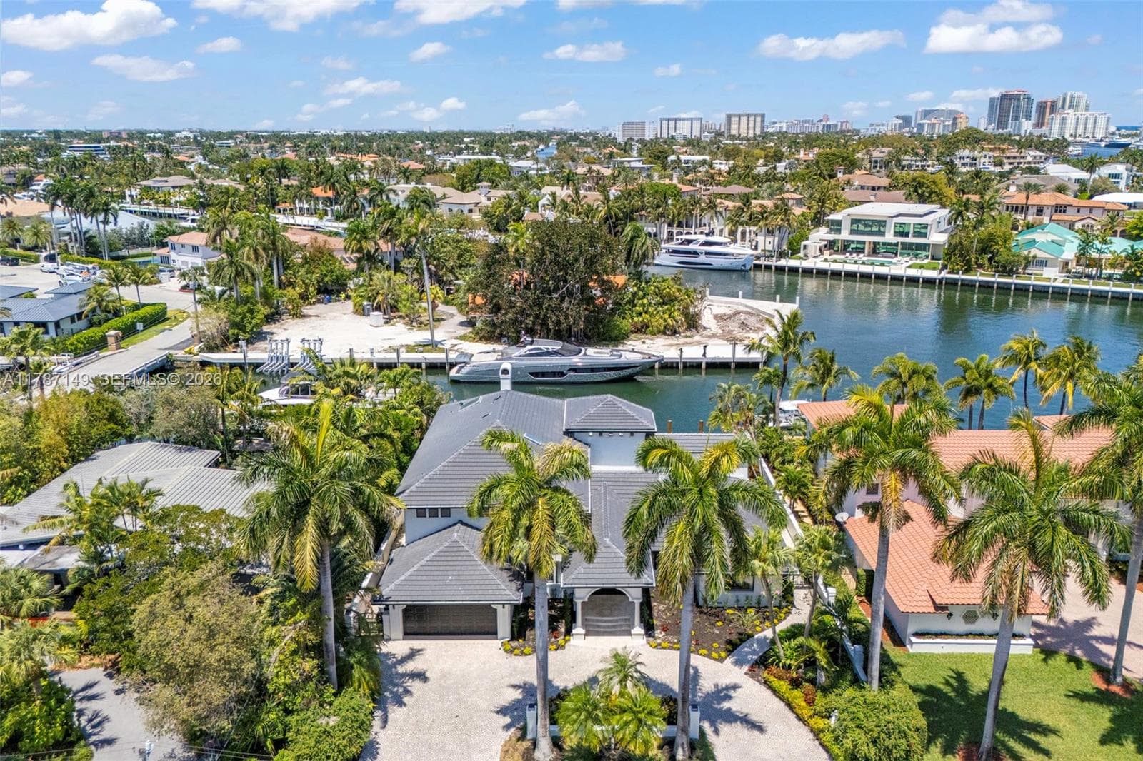 2561 Lucille Dr, Fort Lauderdale, FL 33316 photo 4
