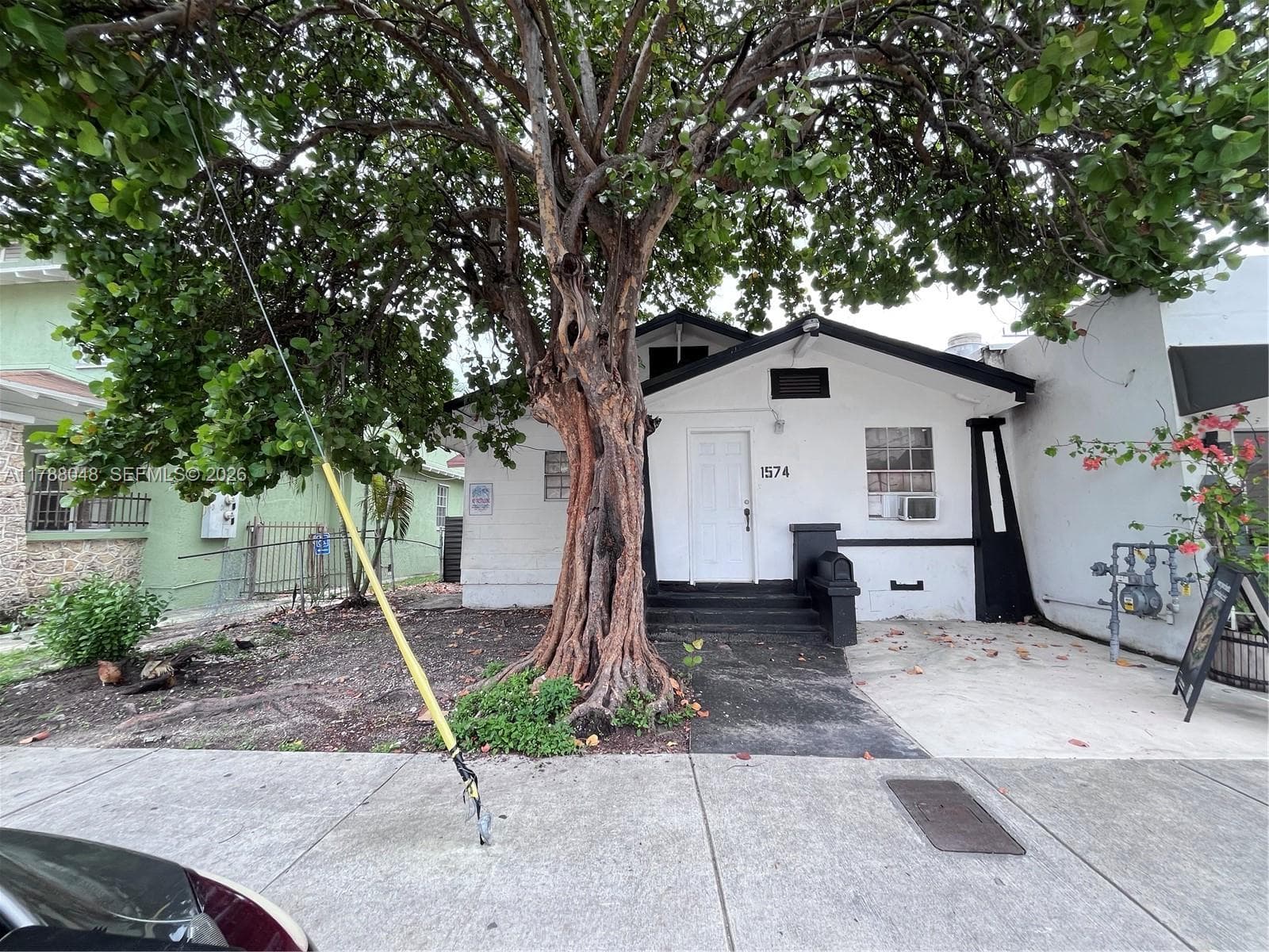 1574 SW 1st St, Miami, FL 33135