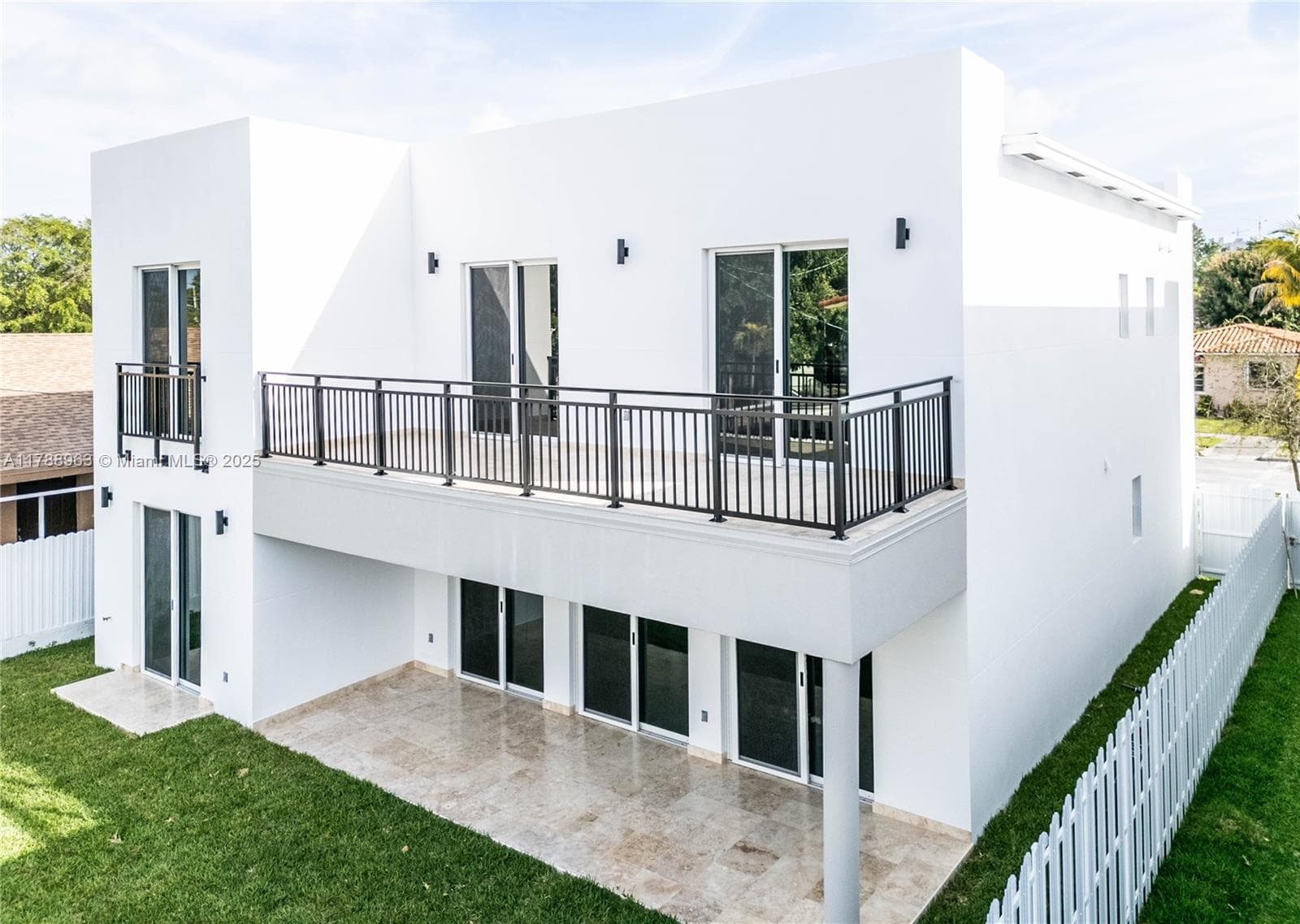 910 SW 24th Rd, Miami, FL 33129 photo 3