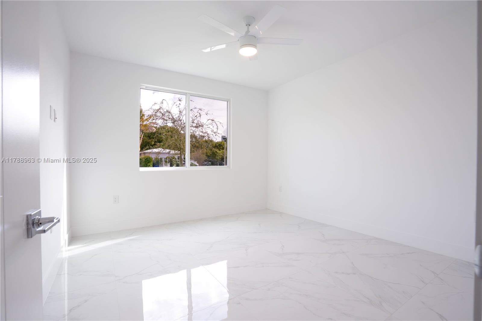 910 SW 24th Rd, Miami, FL 33129 photo 5
