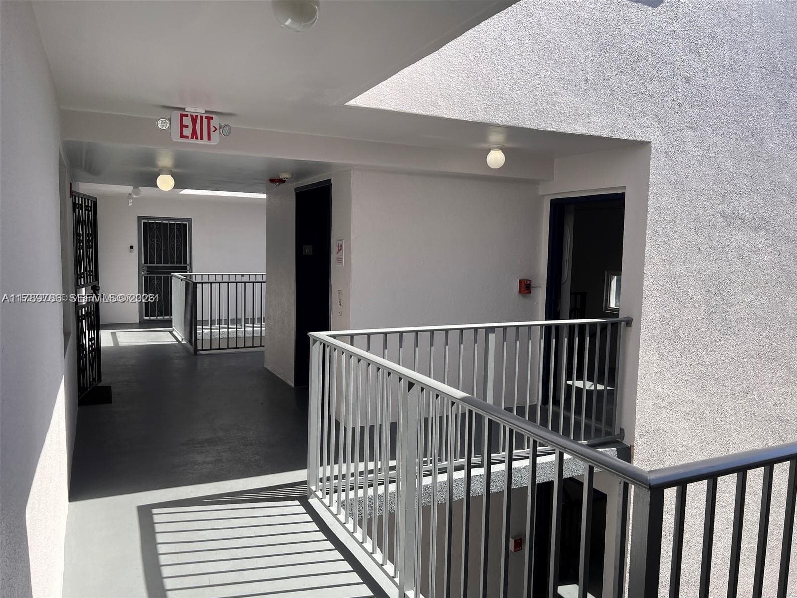 546 SW 1st St # 611, Miami, FL 33130 photo 2
