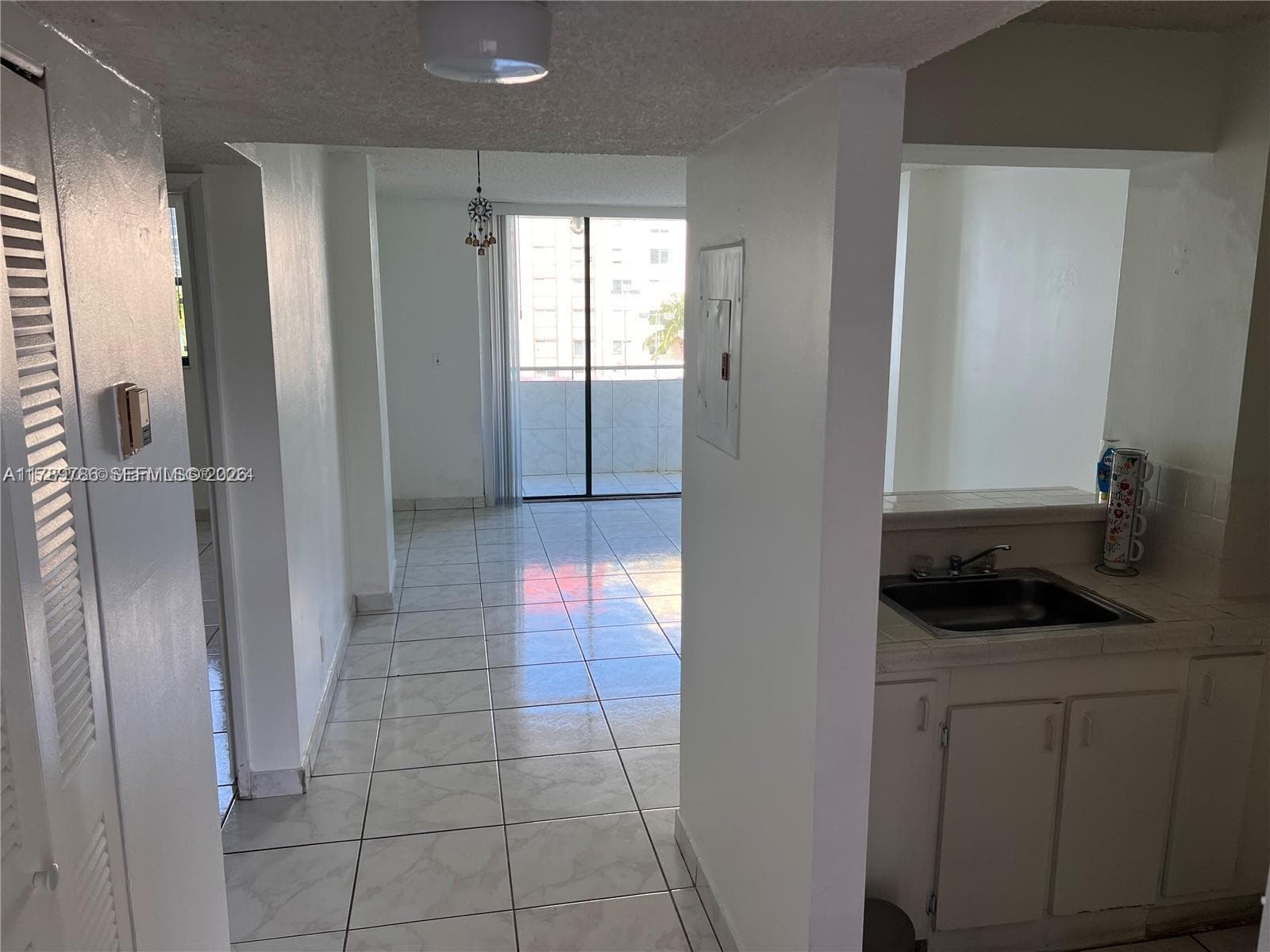 546 SW 1st St # 611, Miami, FL 33130 photo 3