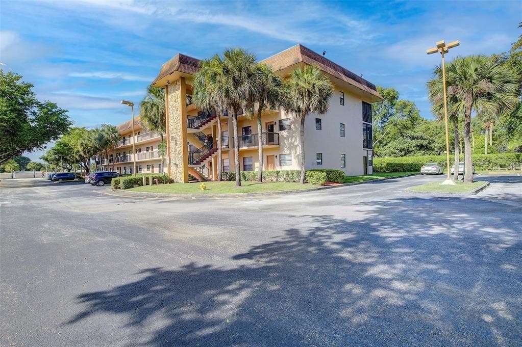 6095 N Sabal Palm Boulevard # 212, Tamarac, FL 33319 photo 2
