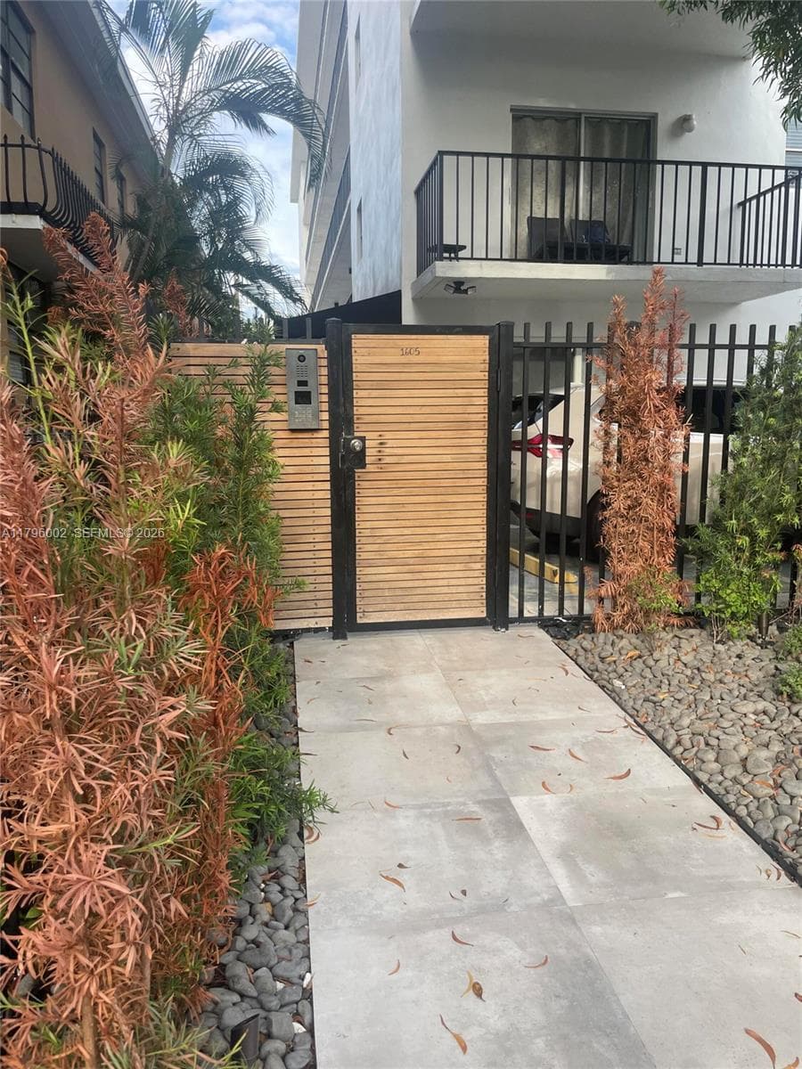 1605 Pennsylvania Ave # 303, Miami Beach, FL 33139