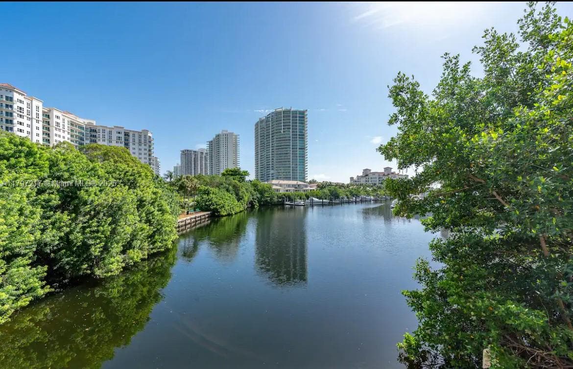 19999 E Country Club Dr # 1202, Aventura, FL 33180