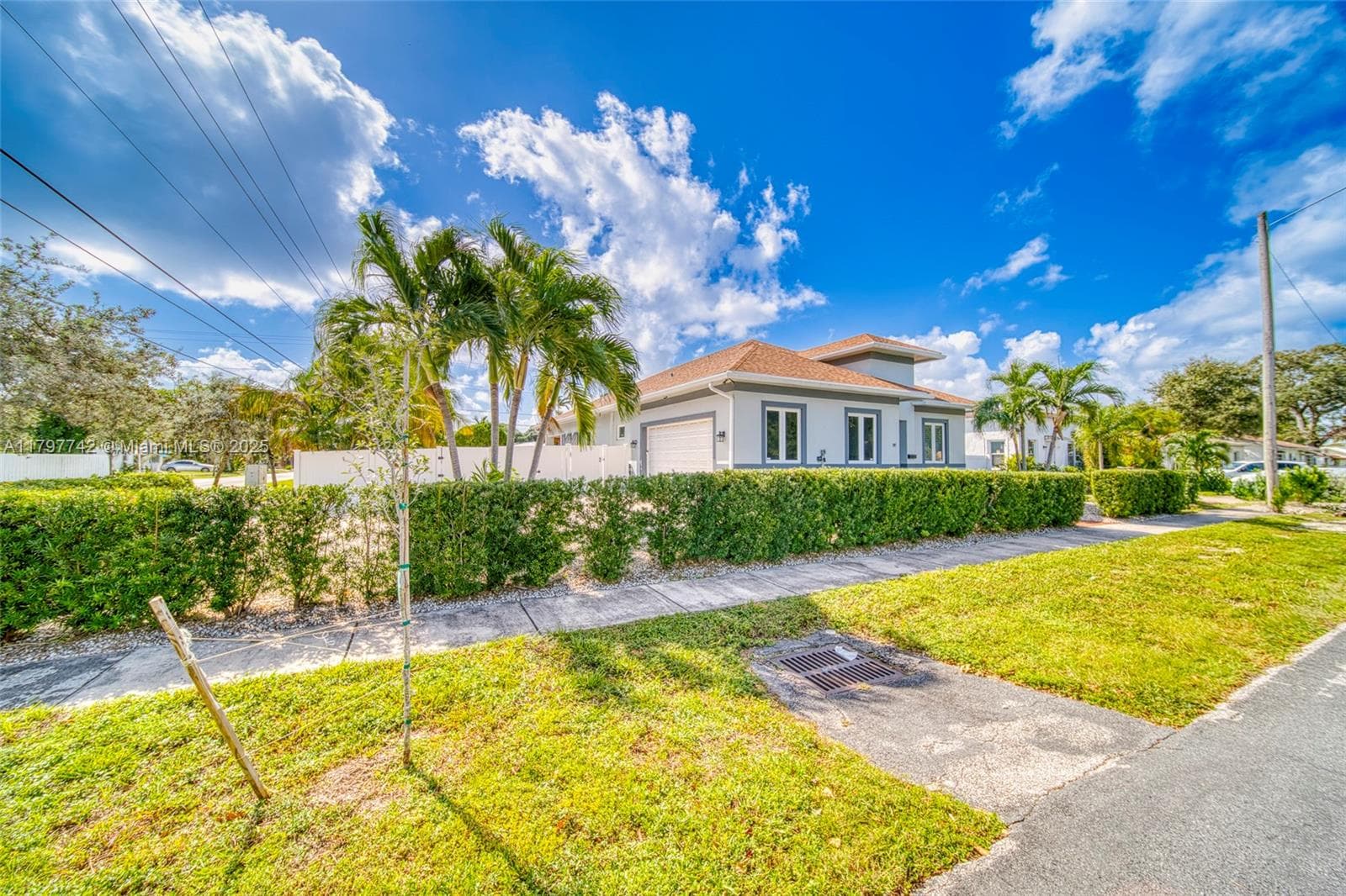 207 SW 11th St, Dania Beach, FL 33004 photo 2