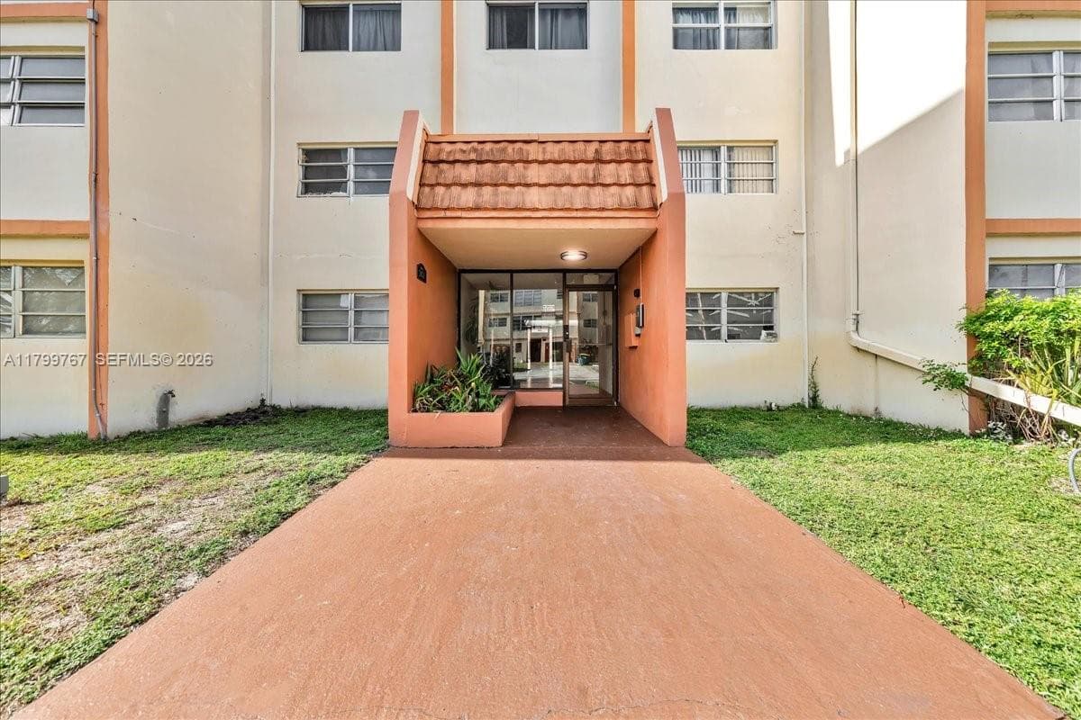 2451 NW 41st Ave # 304, Lauderhill, FL 33313 photo 3