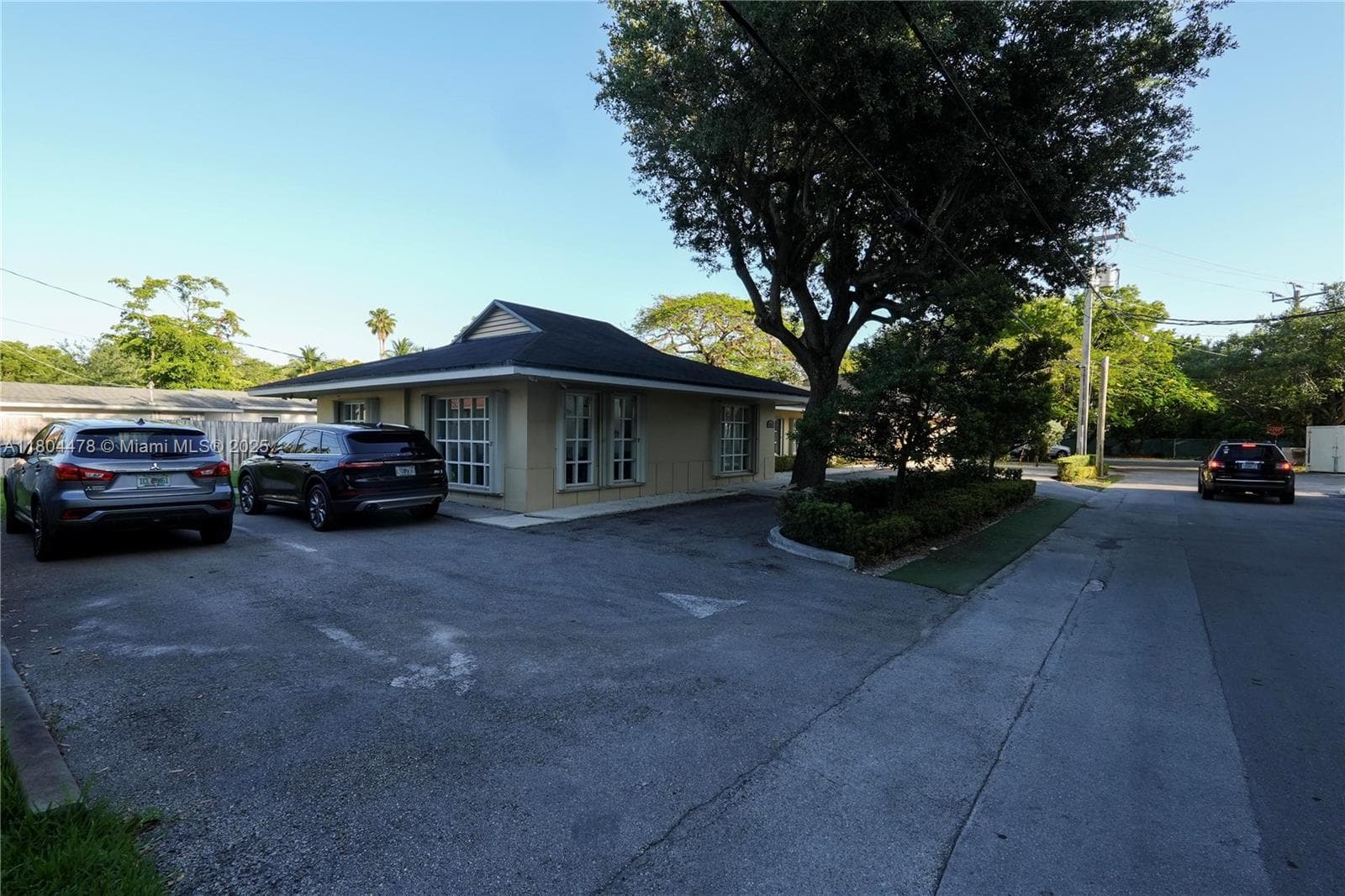 8125 SW 120th St, Pinecrest, FL 33156 photo 2