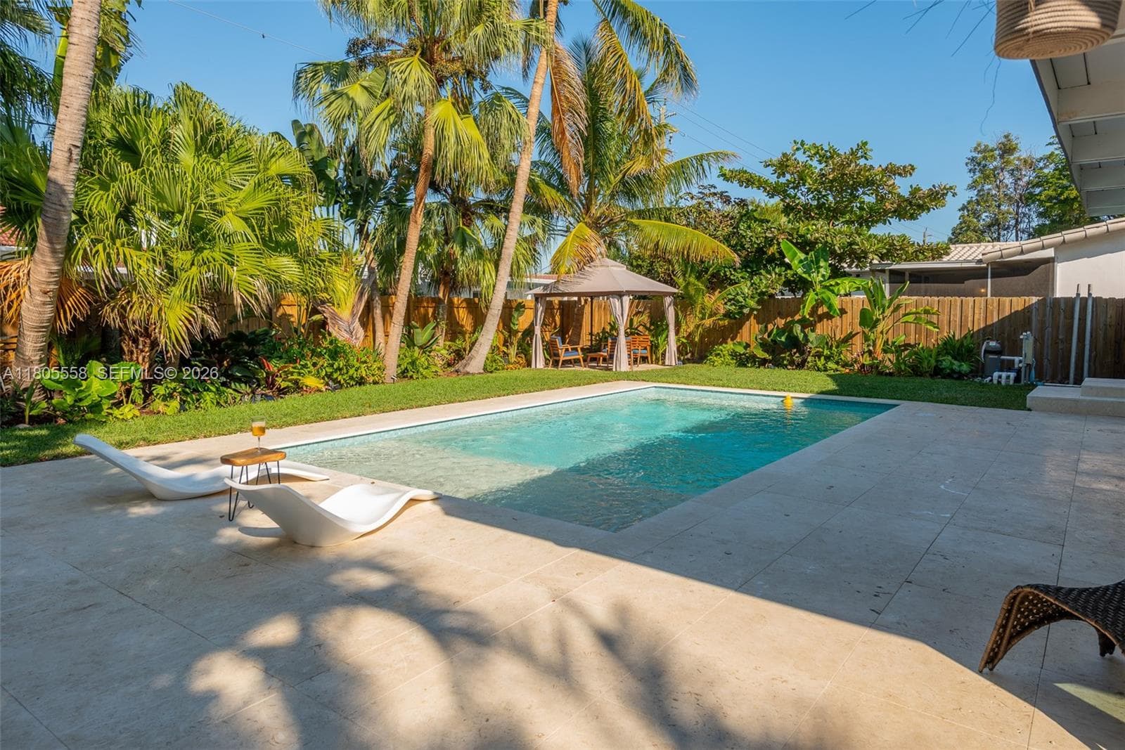 1025 Washington St, Hollywood, FL 33019 photo 2