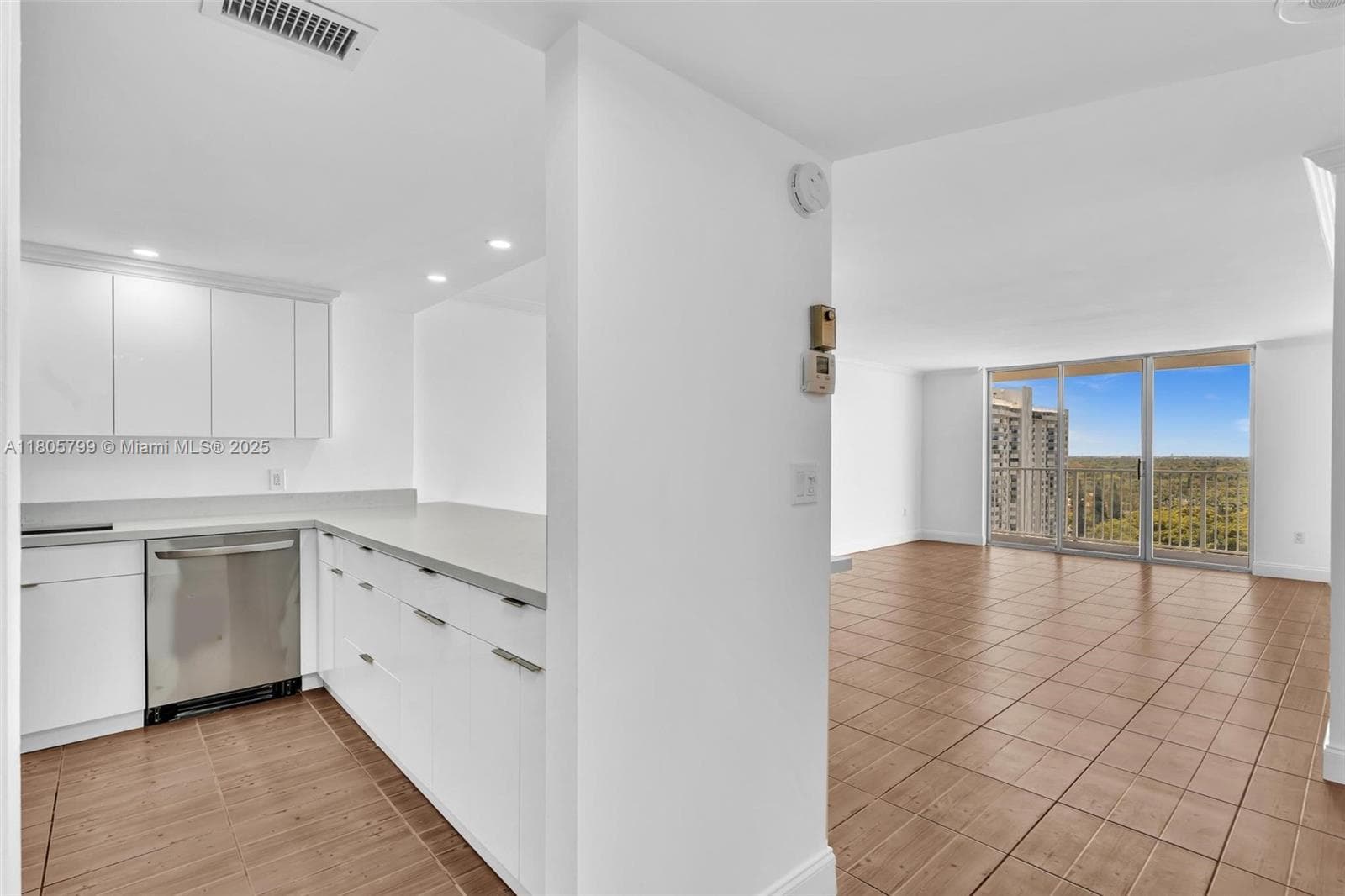 2801 NE 183rd St # 1703W, Aventura, FL 33160 photo 3