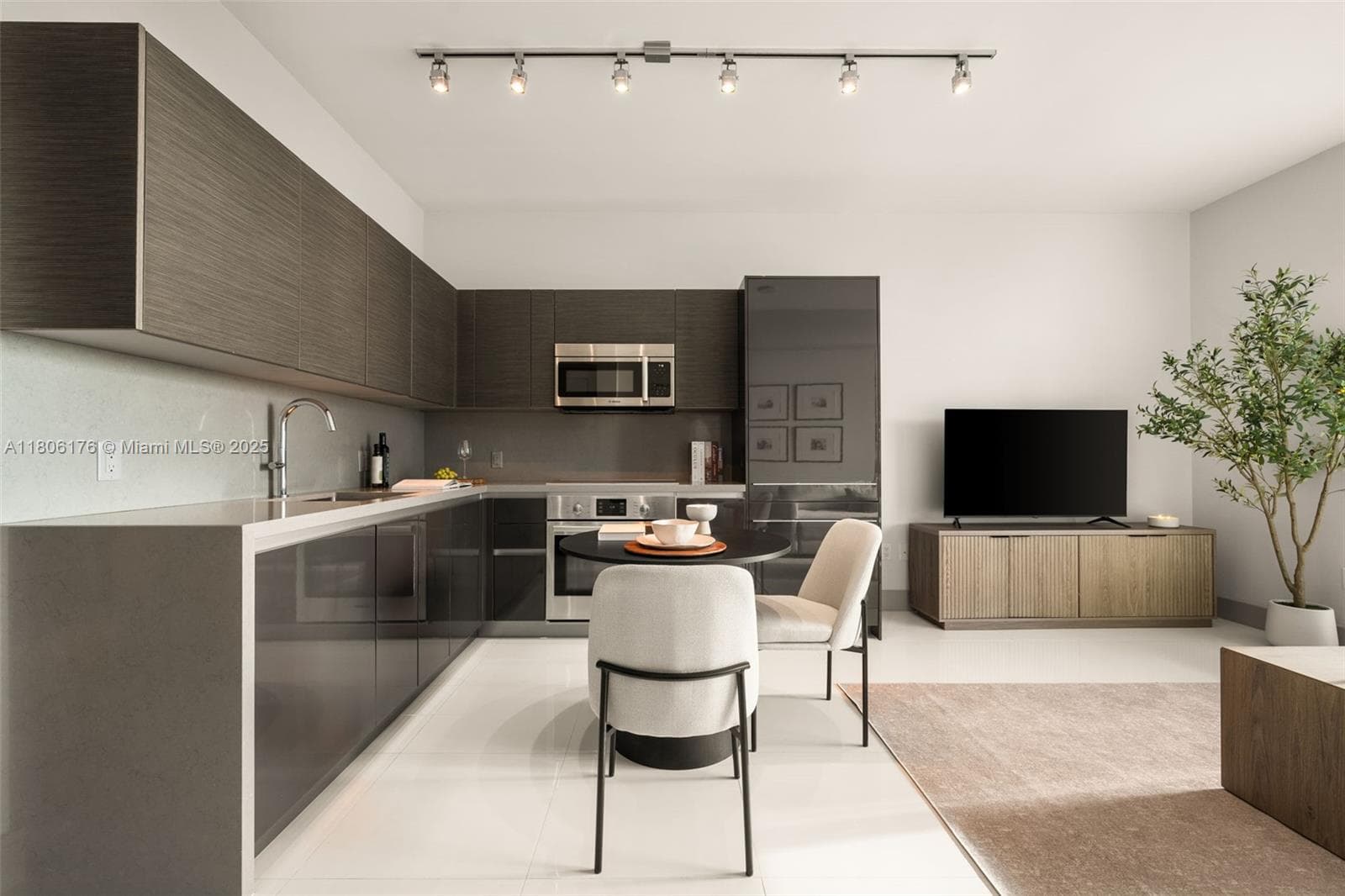 1080 Brickell Ave # 3905, Miami, FL 33131 photo 5