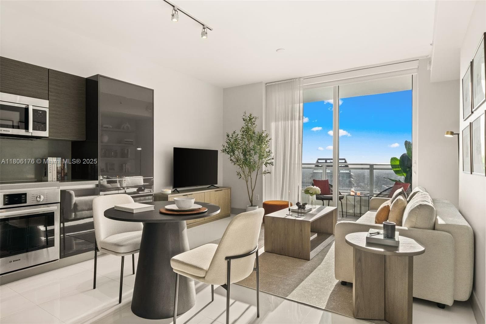 1080 Brickell Ave # 3905, Miami, FL 33131 photo 4