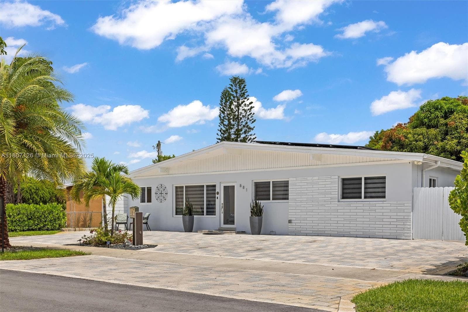 881 NW 177th Ter, Miami Gardens, FL 33169 photo 2