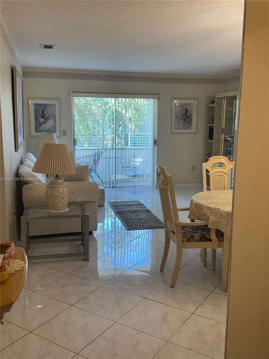 1395 NE 167th St # 203, Miami, FL 33162 photo 2