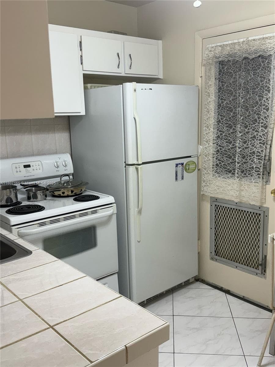 1395 NE 167th St # 203, Miami, FL 33162 photo 4