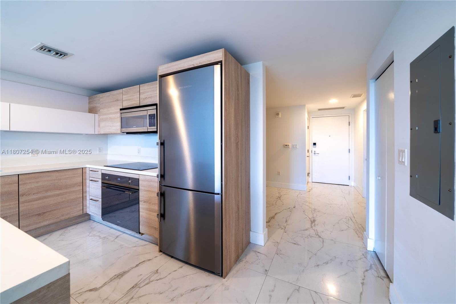 16385 Biscayne Blvd # 417, North Miami Beach, FL 33160