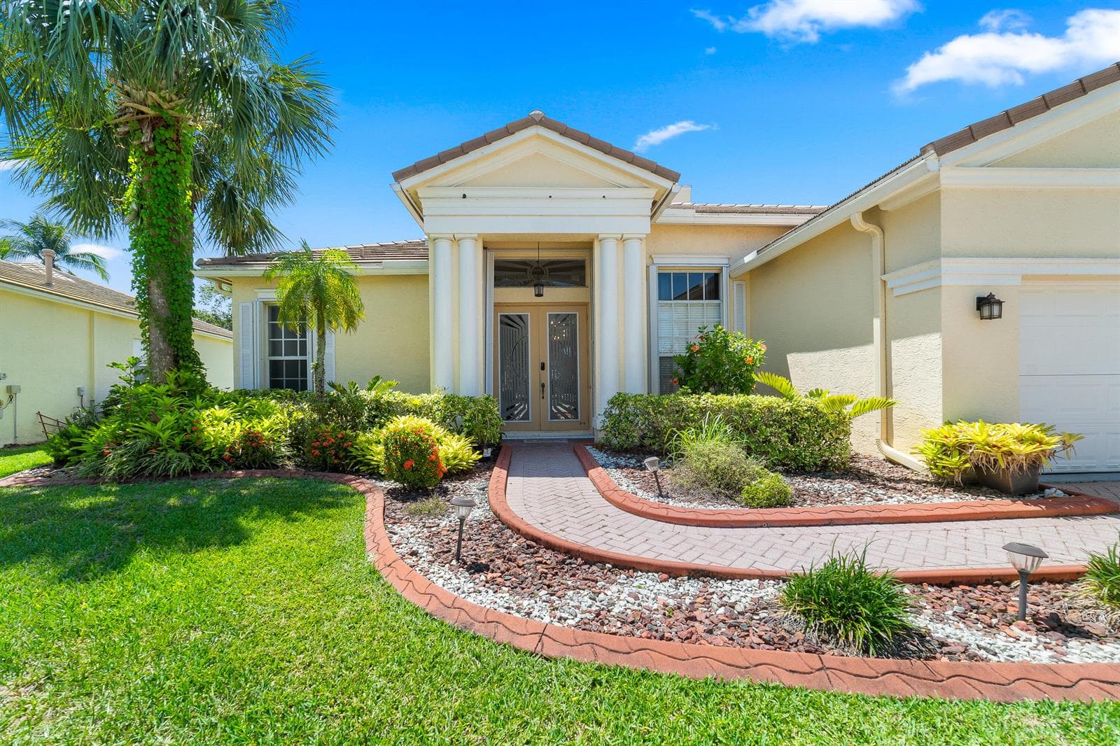 525 SW Lake Manatee Way, Port St. Lucie, FL 34986 photo 2