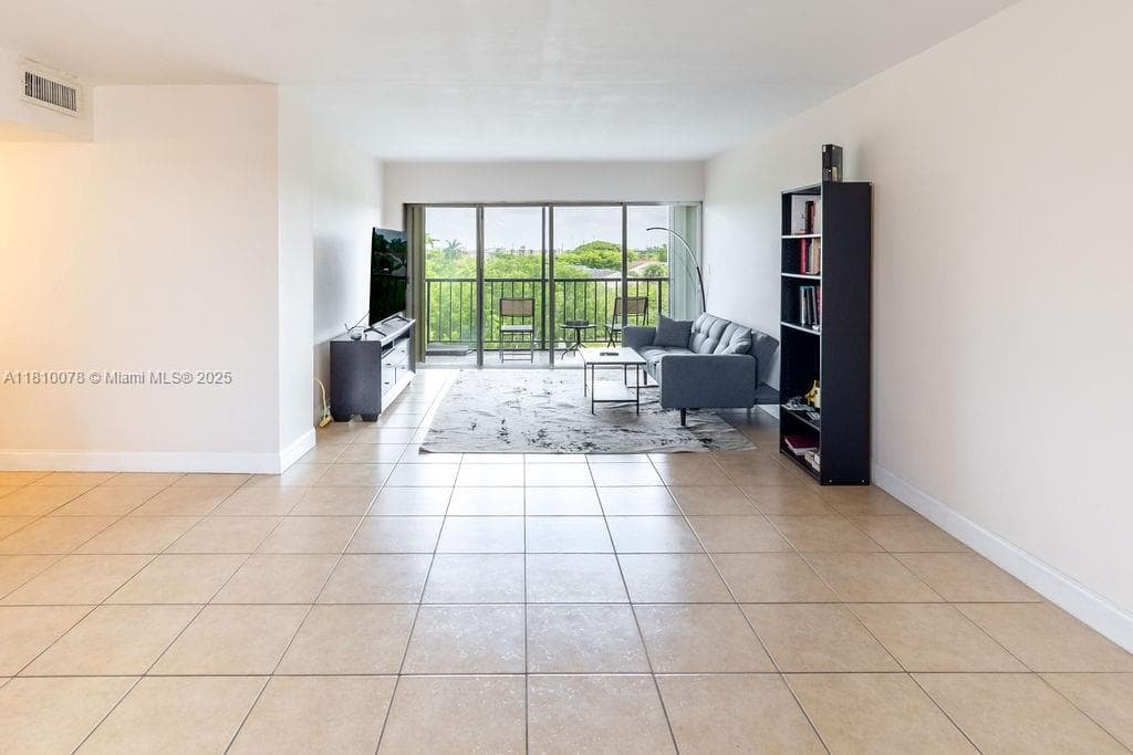 9110 Fontainebleau Blvd # 502, Miami, FL 33172 photo 4