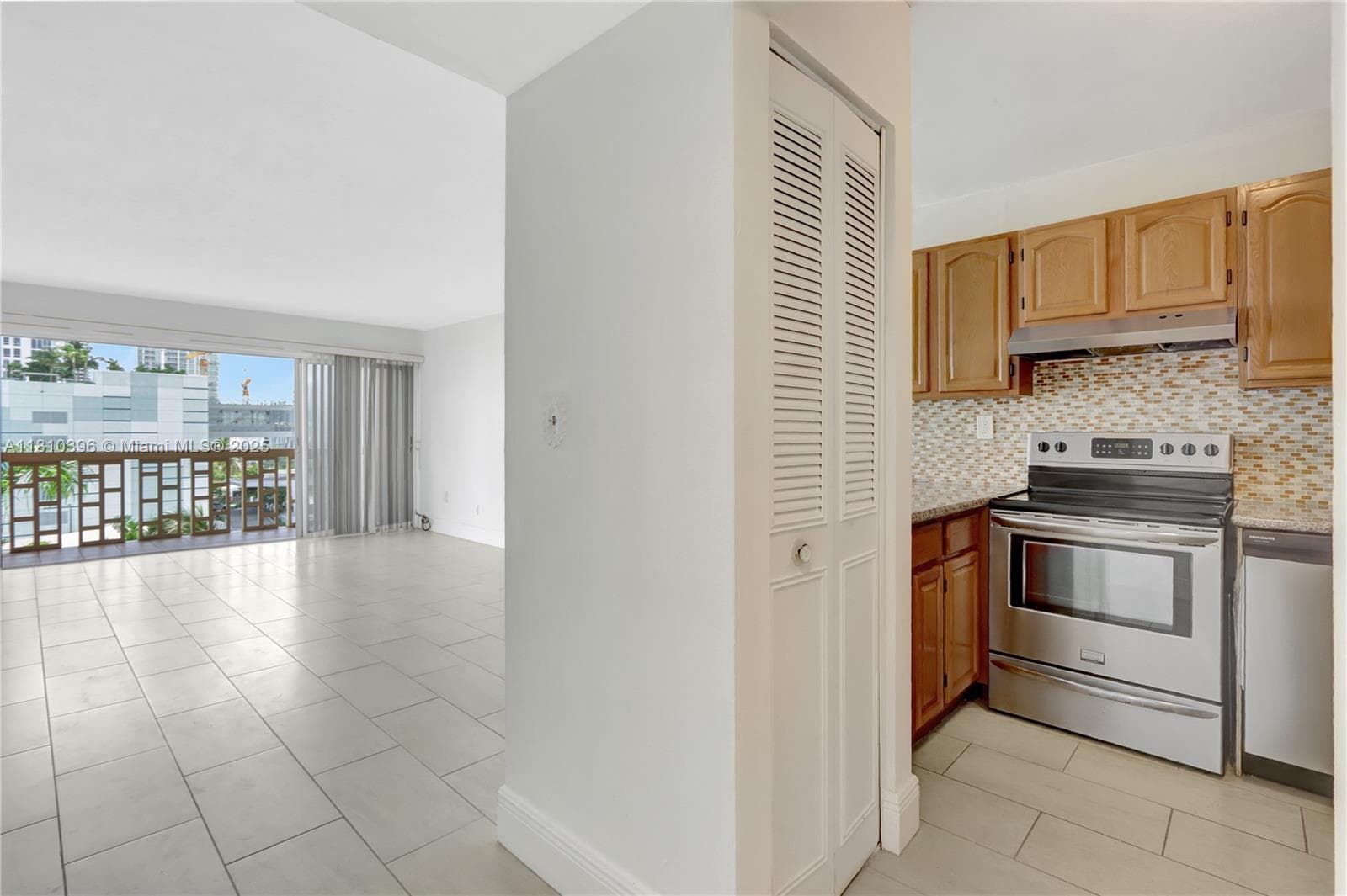 600 NE 25th St # PHD, Miami, FL 33137 photo 4