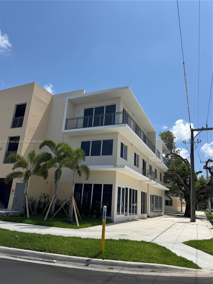 1010 SW 69th Ave # 212, Miami, FL 33144