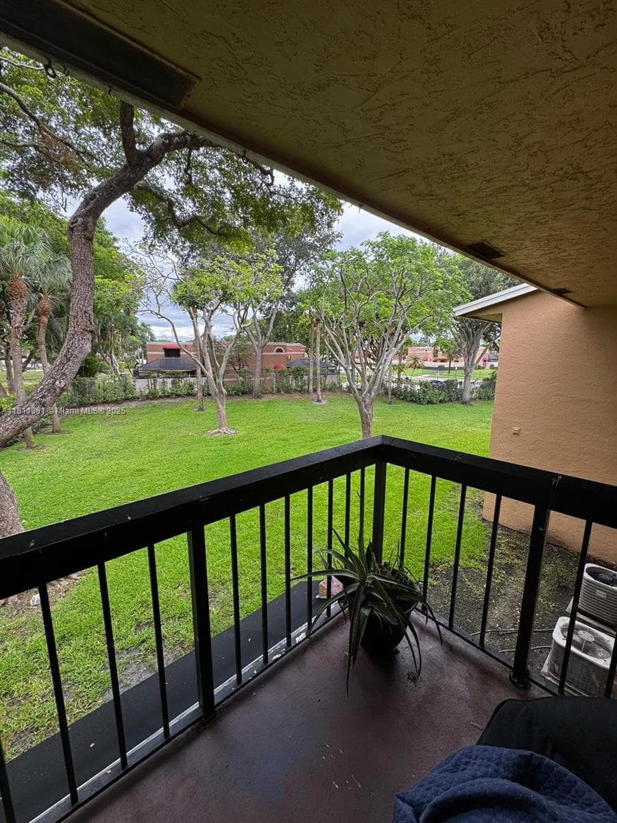 6023 10th Ave N # 215, Green Acres, FL 33463 photo 2